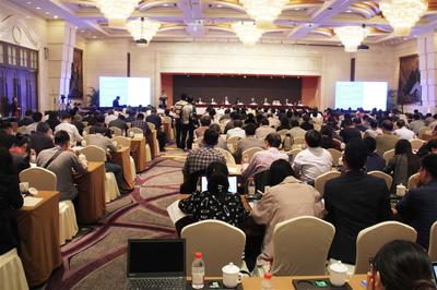 智慧教育新篇章 全國館長會議引領(lǐng)未來，萬朋科技展位獲中央電教館館長視察認(rèn)可